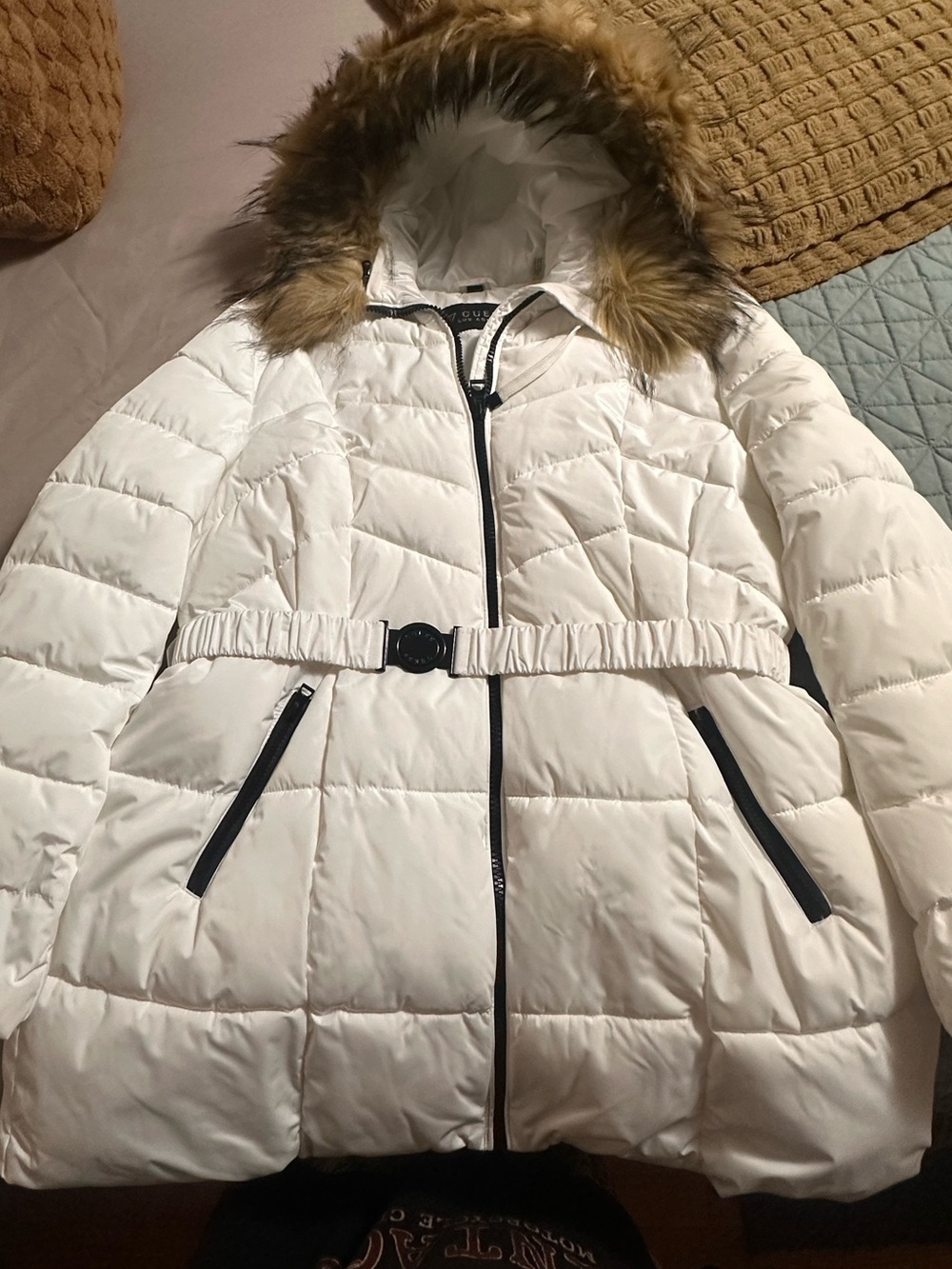 Guess White Quilted Puffer Coat with Faux-Fur Trim Hood